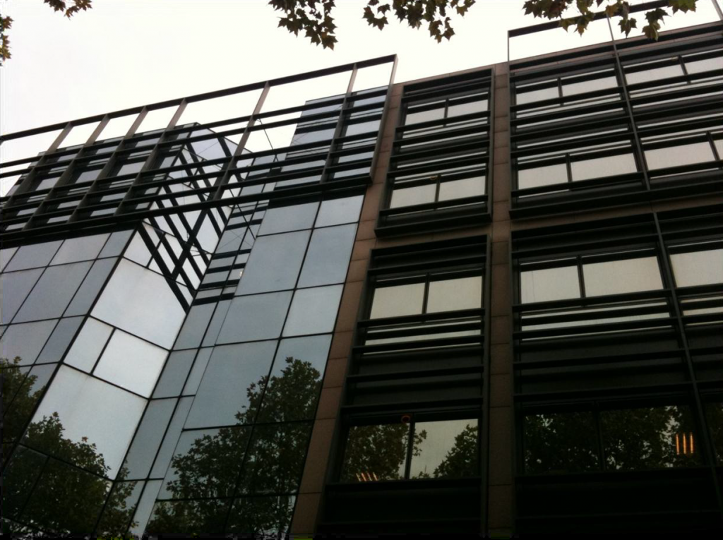 Immeuble de Bureaux
Réaménagement des plateaux
Chauffage et rafraichissement par des PAC réversibles
Emission par VCV en allège
Modification de l’isolation et des menuiseries